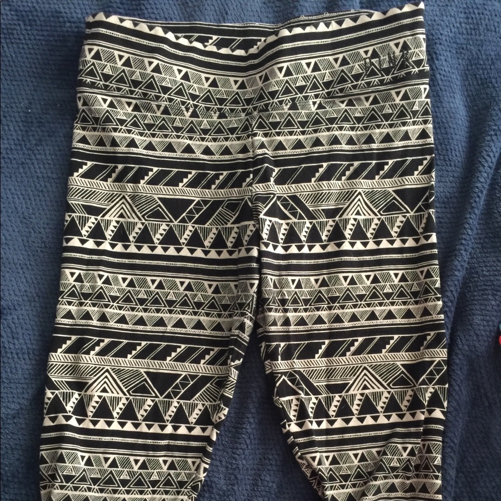 PINK tribal print Capri yoga pants